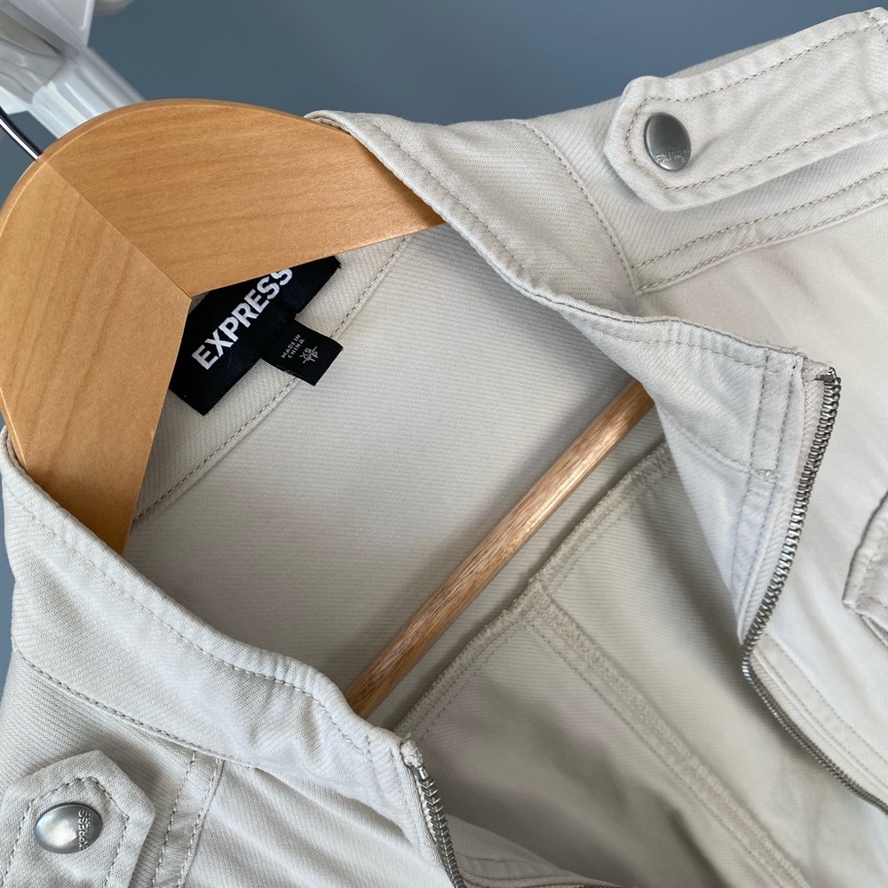 Express Jacket- Small - image 3